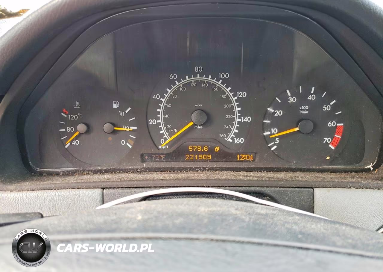 1999 Mercedes-Benz E320 VIN:WDBJF82H7XX014630 - 9
