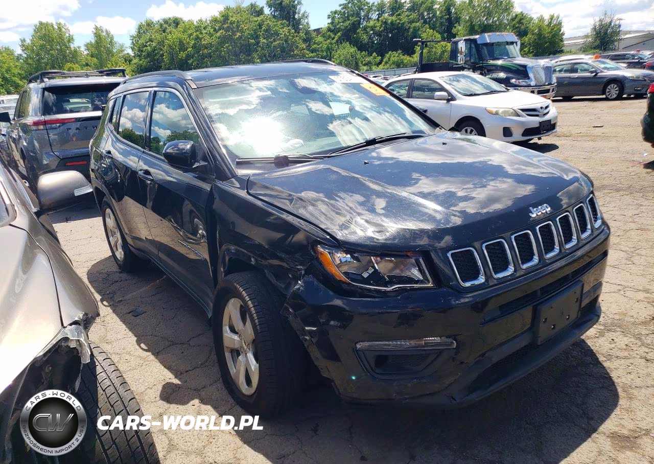 2019 Jeep Compass Latitude VIN:3C4NJDBB7KT828027 - 4