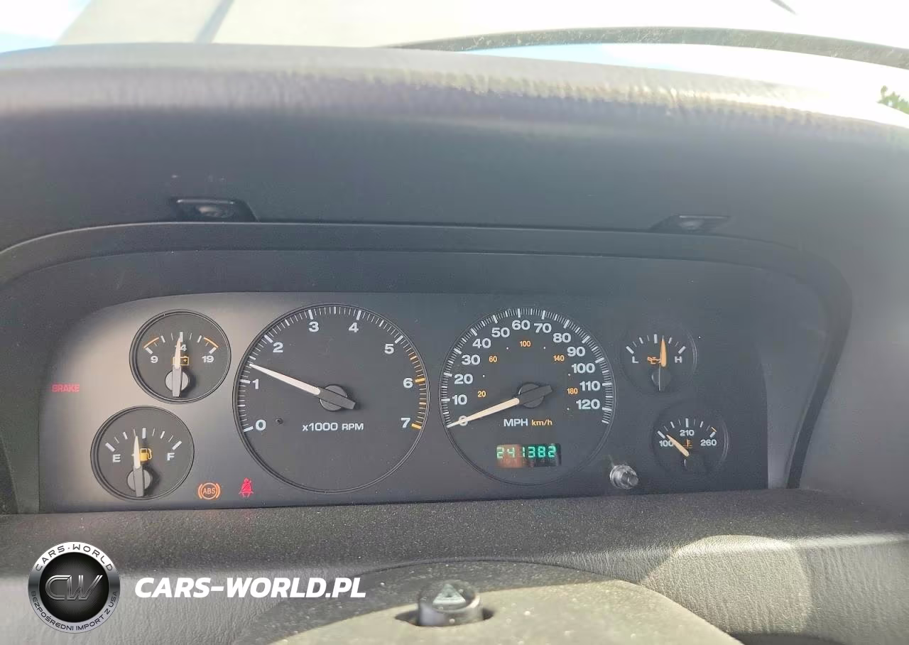 2003 Jeep Grand Cherokee Laredo VIN:1J4GW48S33C525013 - 9