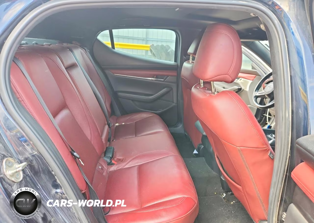 2020 Mazda 3 Premium VIN:JM1BPANM8L1170708 - 10
