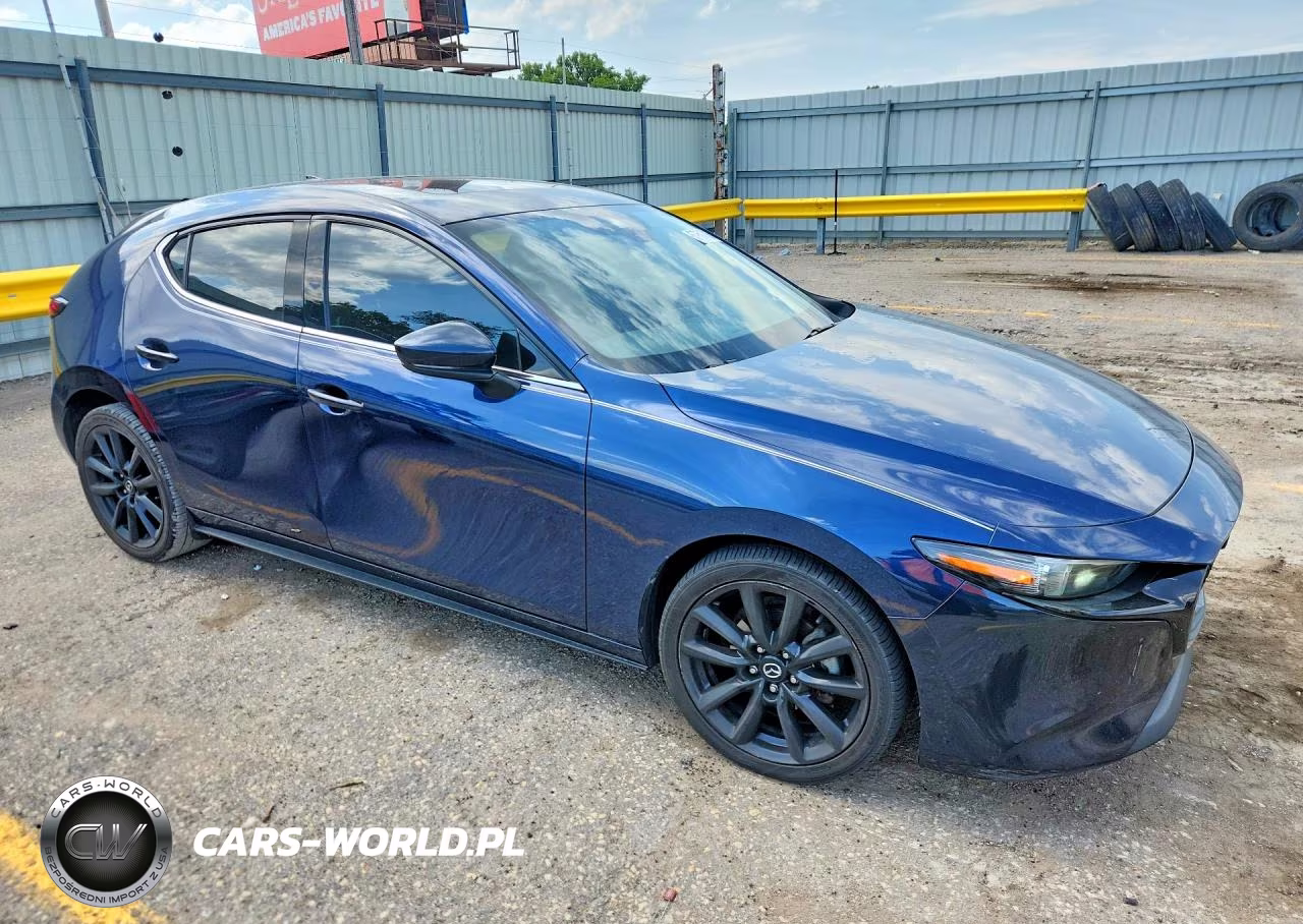2020 Mazda 3 Premium VIN:JM1BPANM8L1170708 - 4