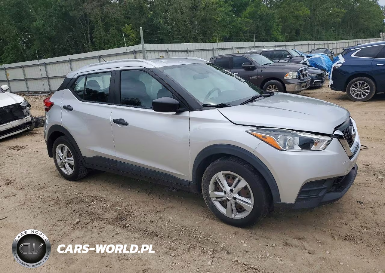 2018 Nissan Kicks S VIN:3N1CP5CUXJL544159 - 4