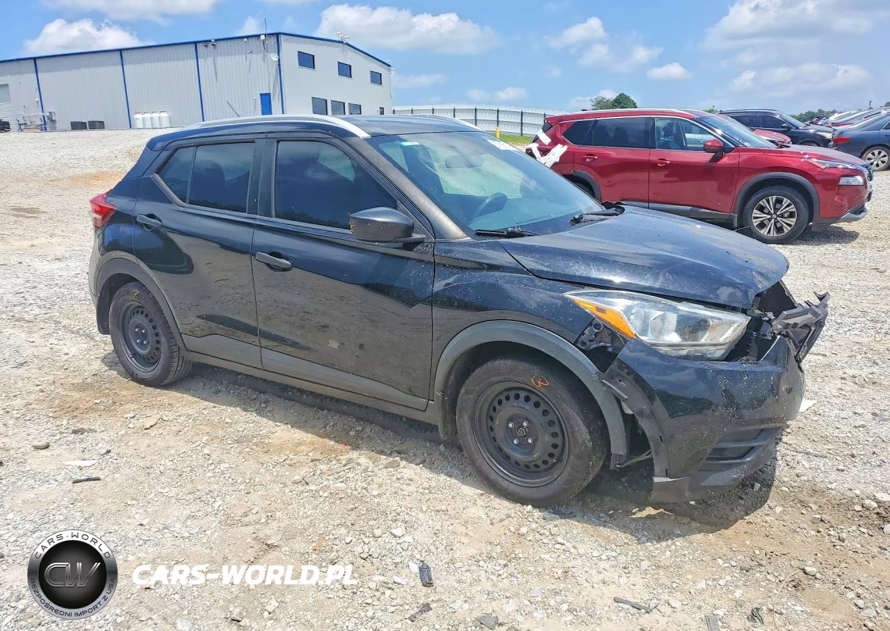 2019 Nissan Kicks S VIN:3N1CP5CUXKL547418 - 4