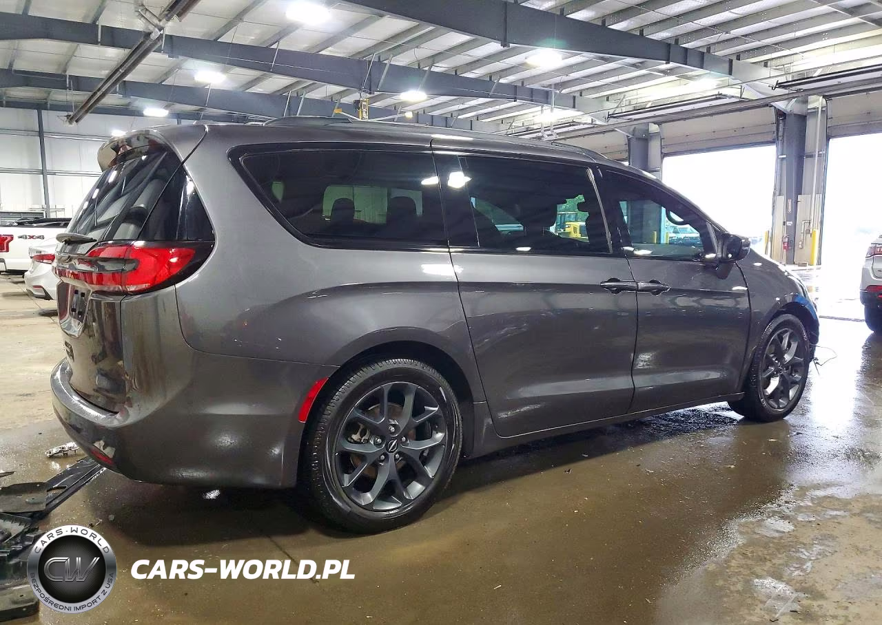 2021 Chrysler Pacifica Touring L VIN:2C4RC1BG6MR558641 - 3