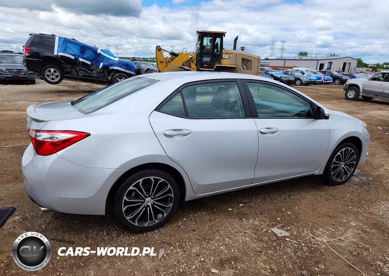 2015 Toyota Corolla S Plus VIN:2T1BURHE1FC350107 - 3