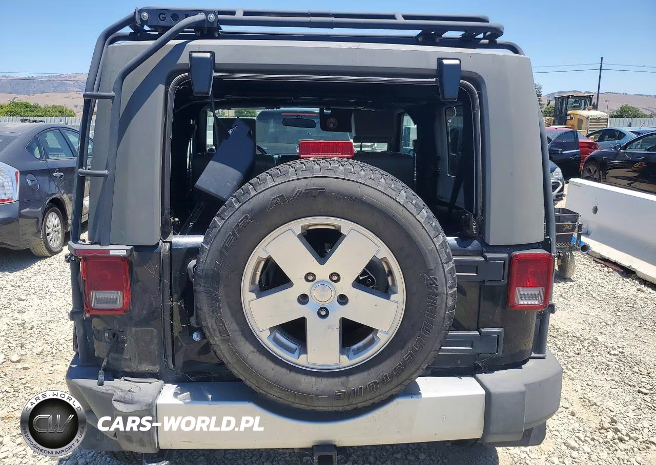 2010 Jeep Wrangler Sahara VIN:1J4AA5D11AL215818 - 6