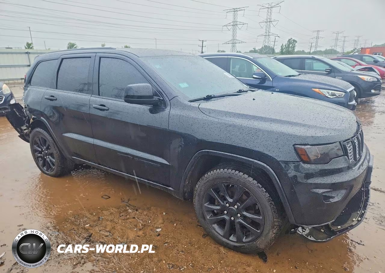 2018 Jeep Grand Cherokee Laredo VIN:1C4RJFAGXJC500248 - 4