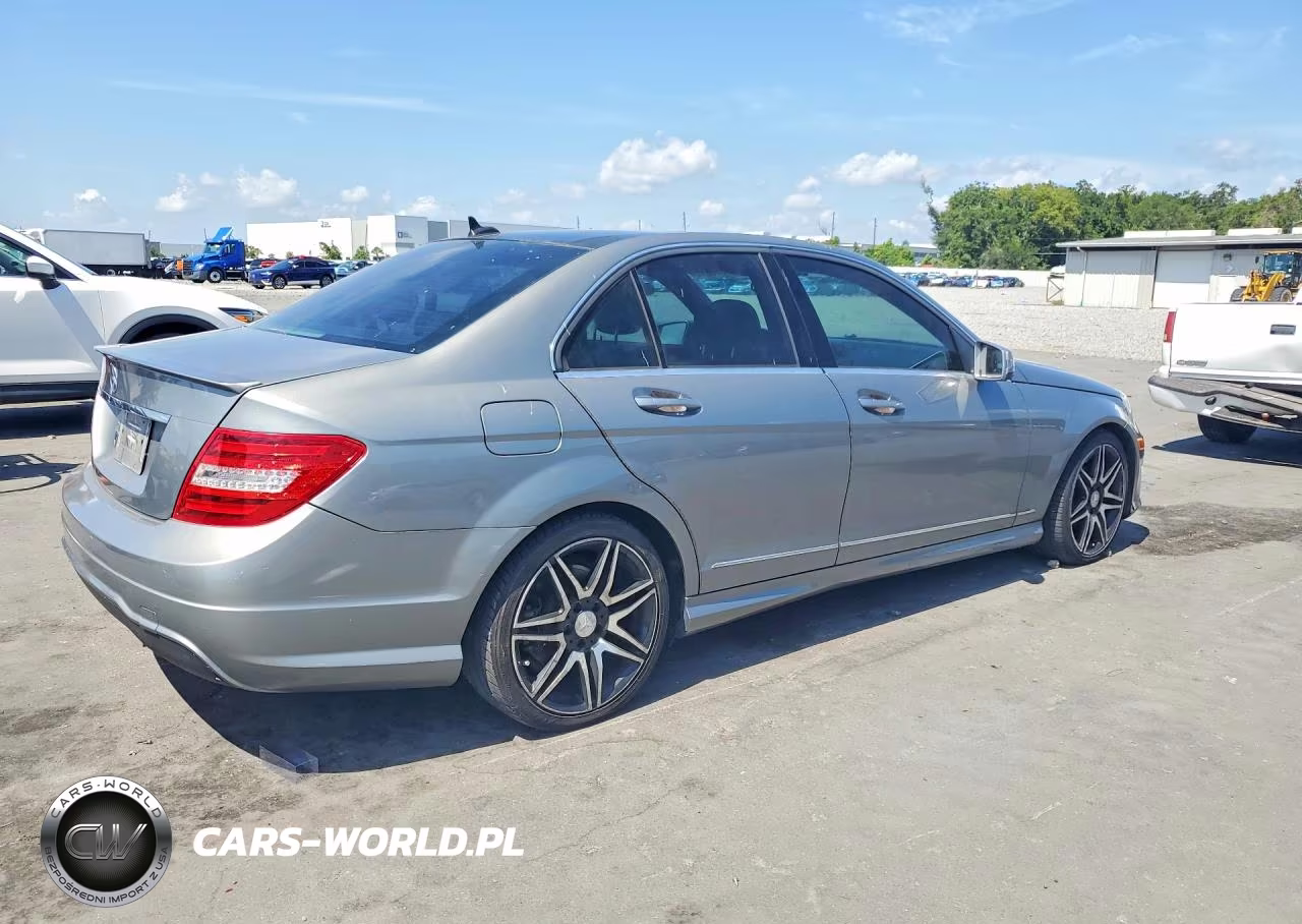 2013 Mercedes-Benz C 250 VIN:WDDGF4HB6DR296384 - 3