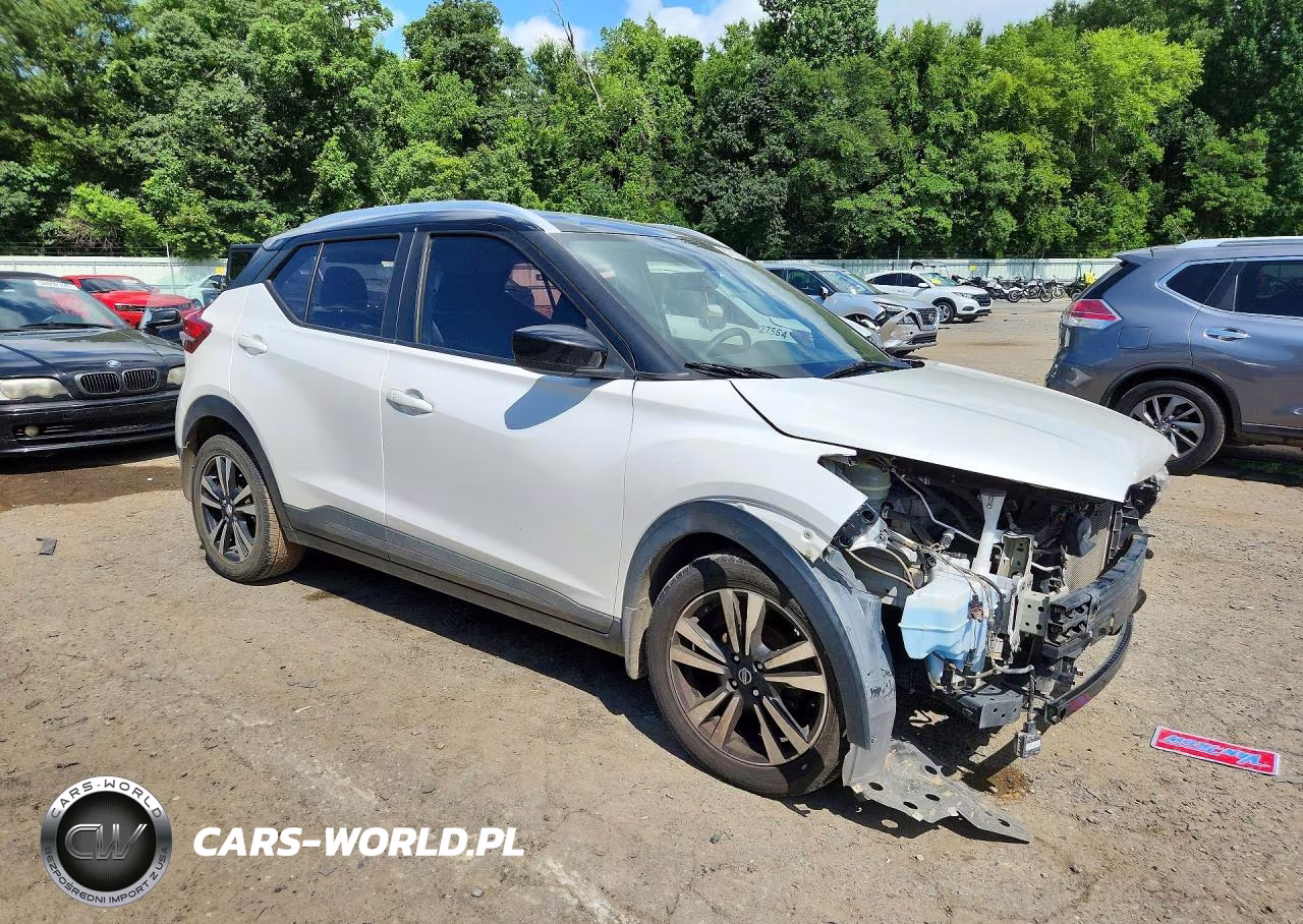 2018 Nissan Kicks Sv VIN:3N1CP5CU3JL527171 - 4