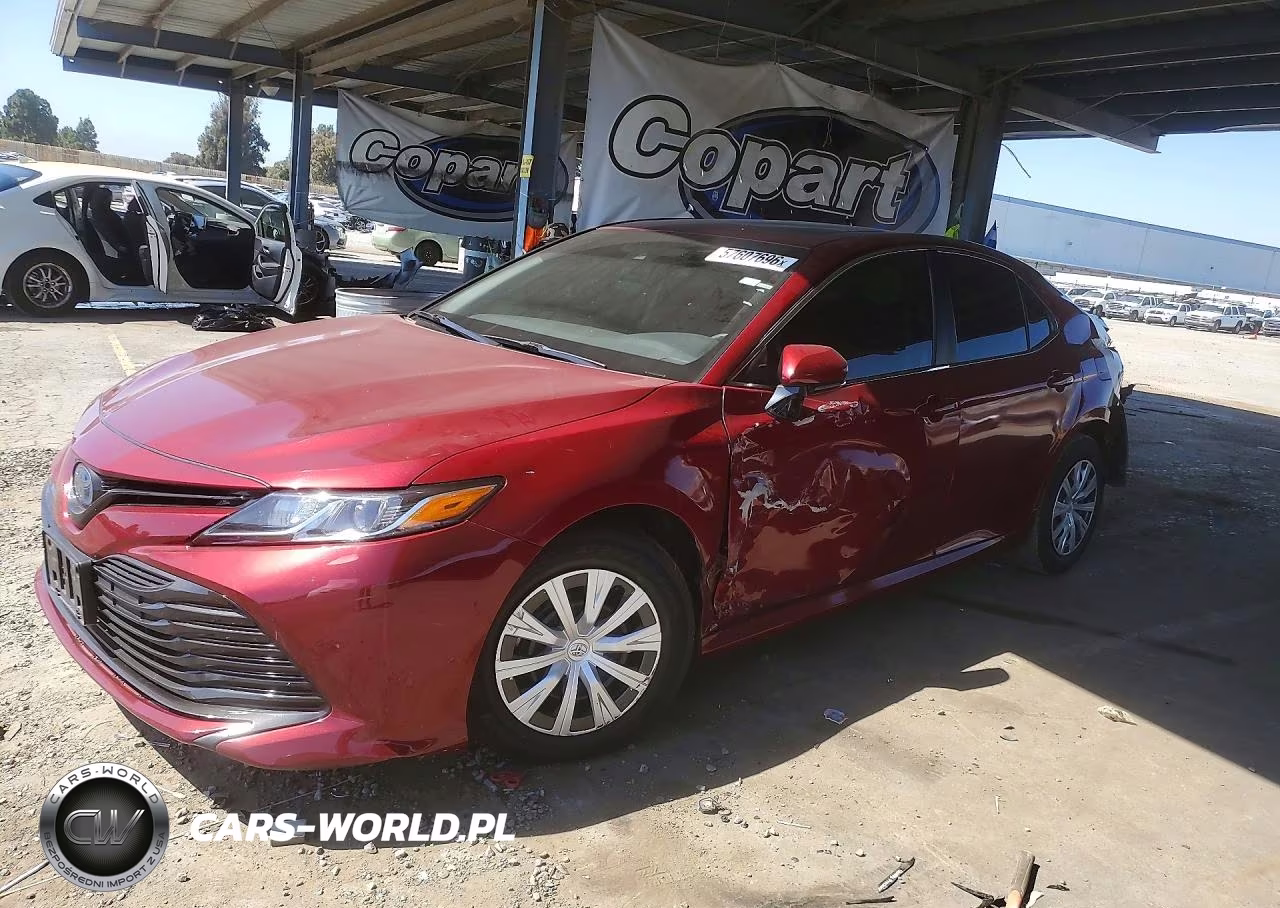 2020 Toyota Camry Le – zdjęcie 1 z 12