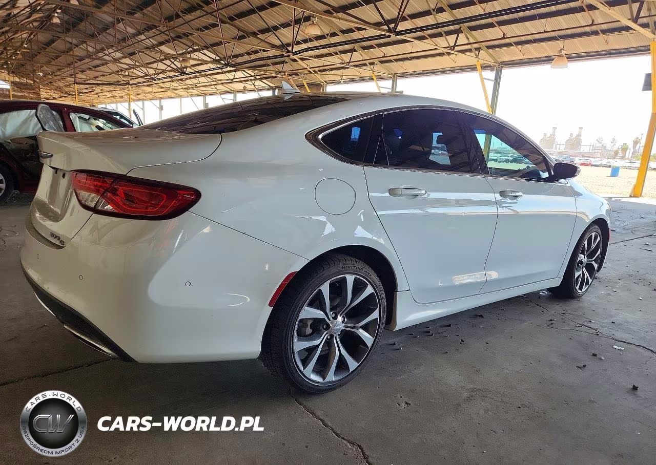 2015 Chrysler 200 C VIN:1C3CCCCG5FN565438 - 3