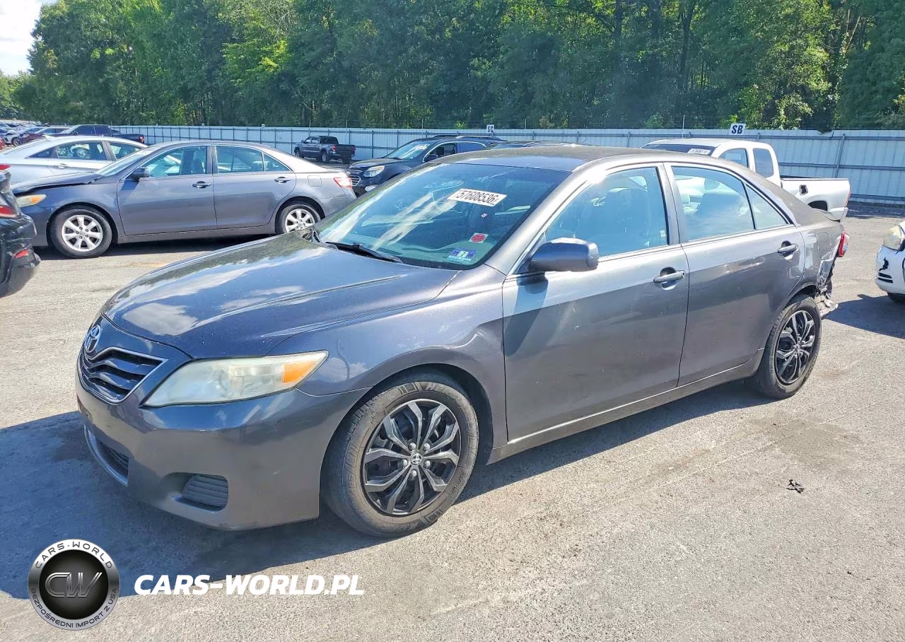 2011 Toyota Camry Le – zdjęcie 1 z 13