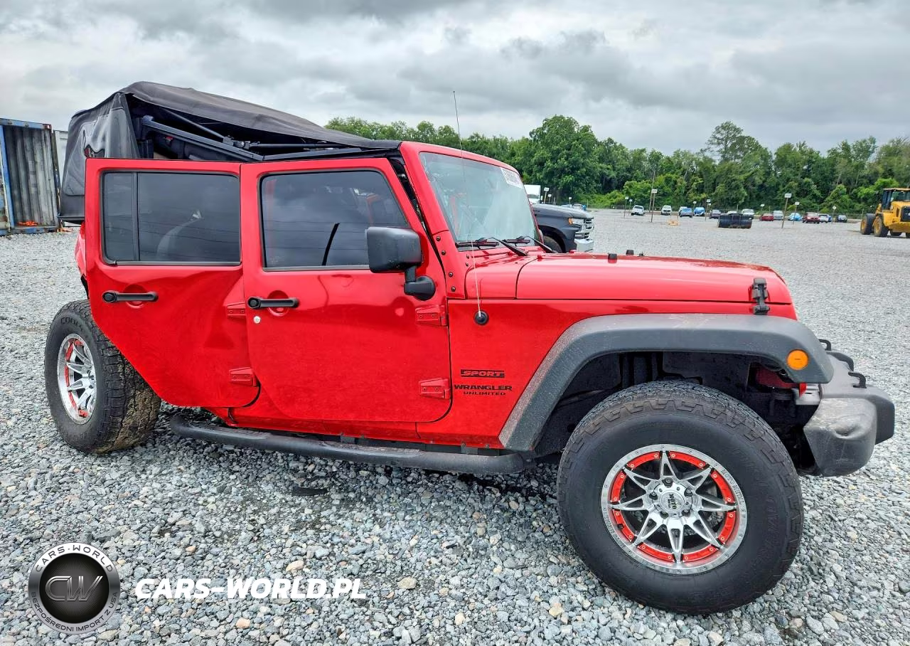 2015 Jeep Wrangler Unlimited Sport VIN:1C4BJWDG0FL565470 - 4