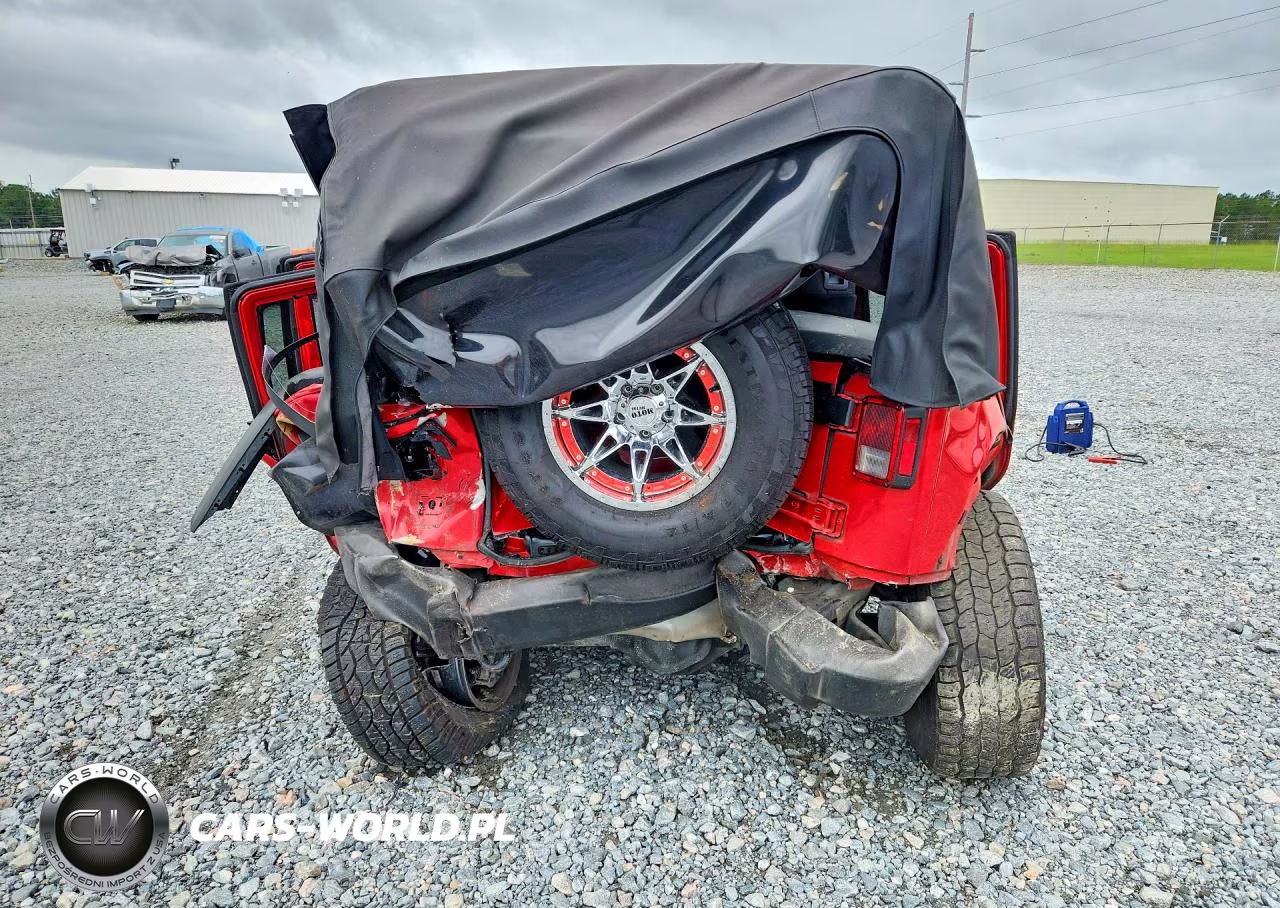 2015 Jeep Wrangler Unlimited Sport VIN:1C4BJWDG0FL565470 - 6