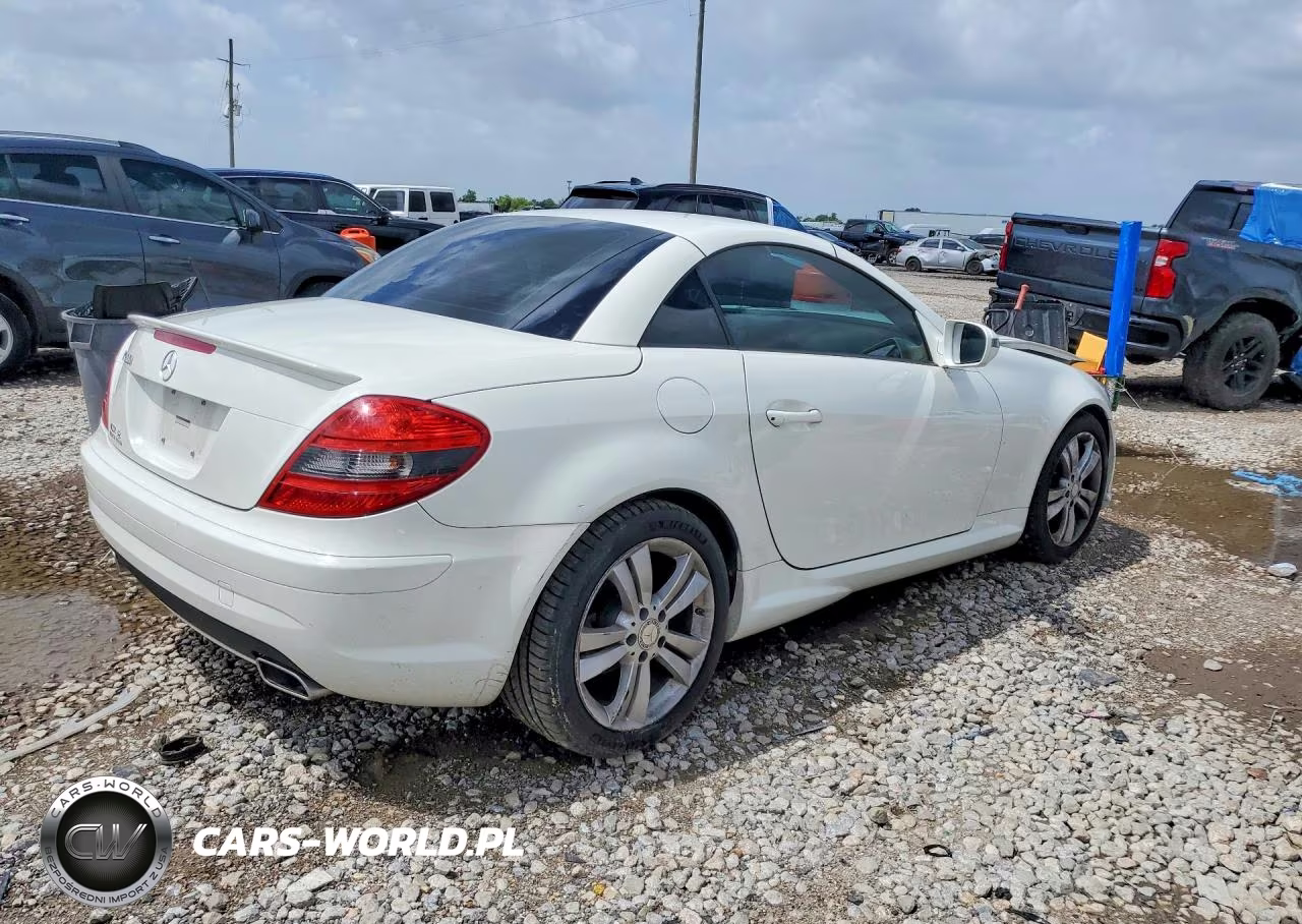 2011 Mercedes-Benz Slk 300 VIN:WDBWK5EA9BF239032 - 3