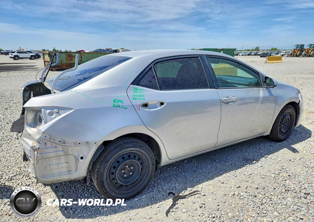 2018 Toyota Corolla Le VIN:2T1BURHE5JC036727 - 3