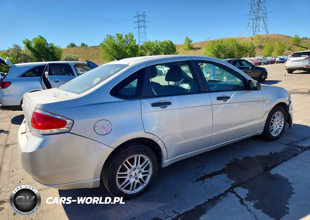 2009 Ford Focus Se VIN:1FAHP35N39W194303 - 3