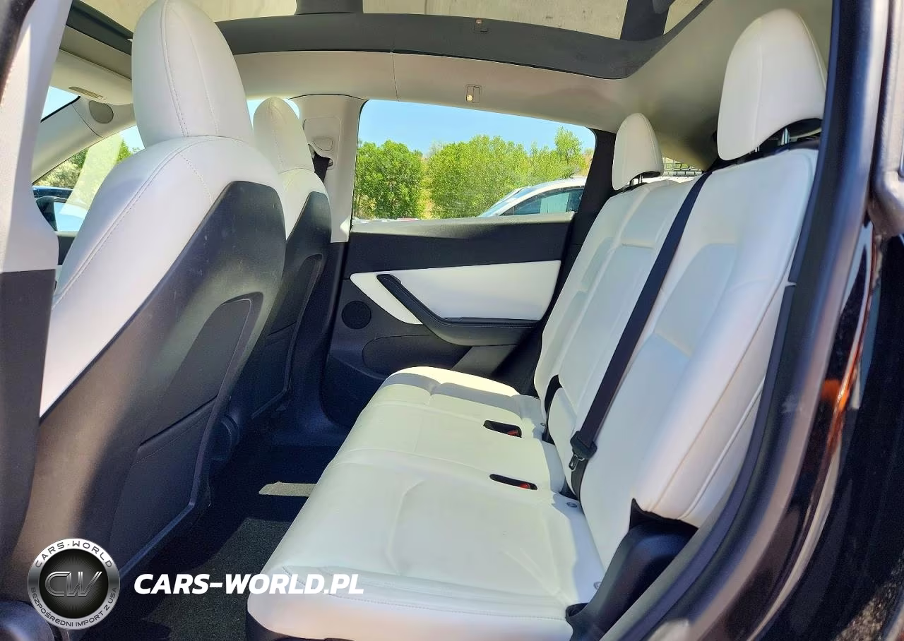2021 Tesla Model Y VIN:5YJYGAEE3MF152175 - 10