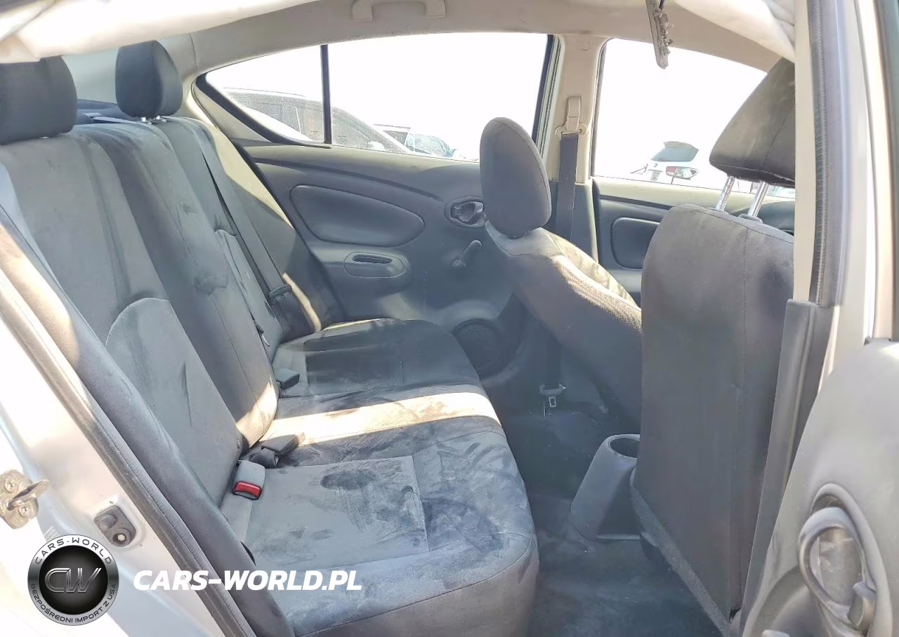 2018 Nissan Versa S Plus VIN:3N1CN7AP5JL837577 - 11