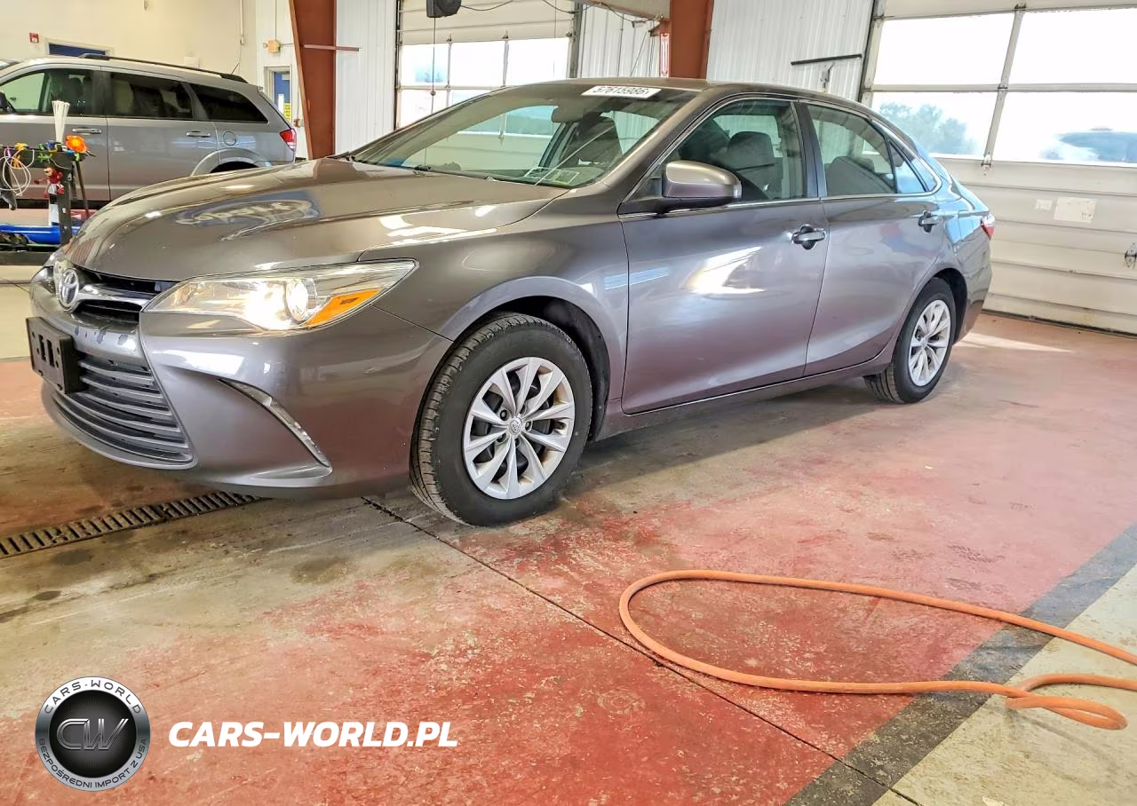 2015 Toyota Camry Le – zdjęcie 1 z 12