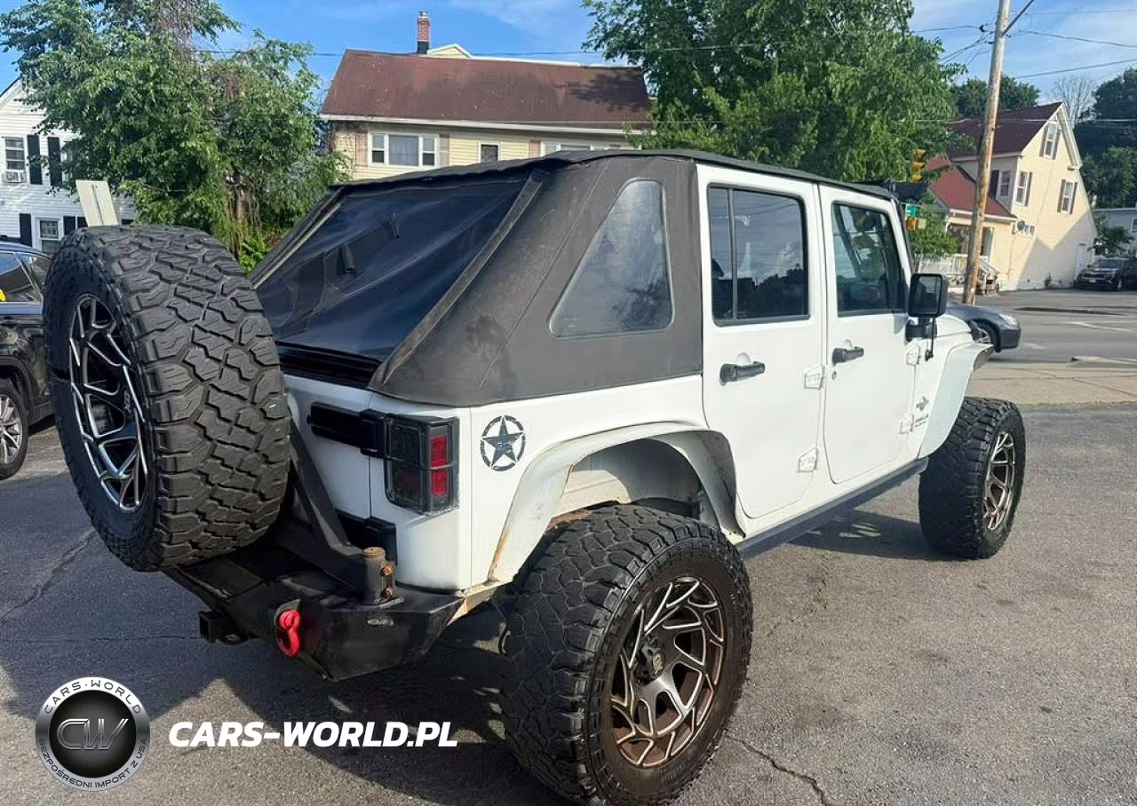 2014 Jeep Wrangler Unlimited Sport VIN:1C4BJWDG7EL203909 - 3