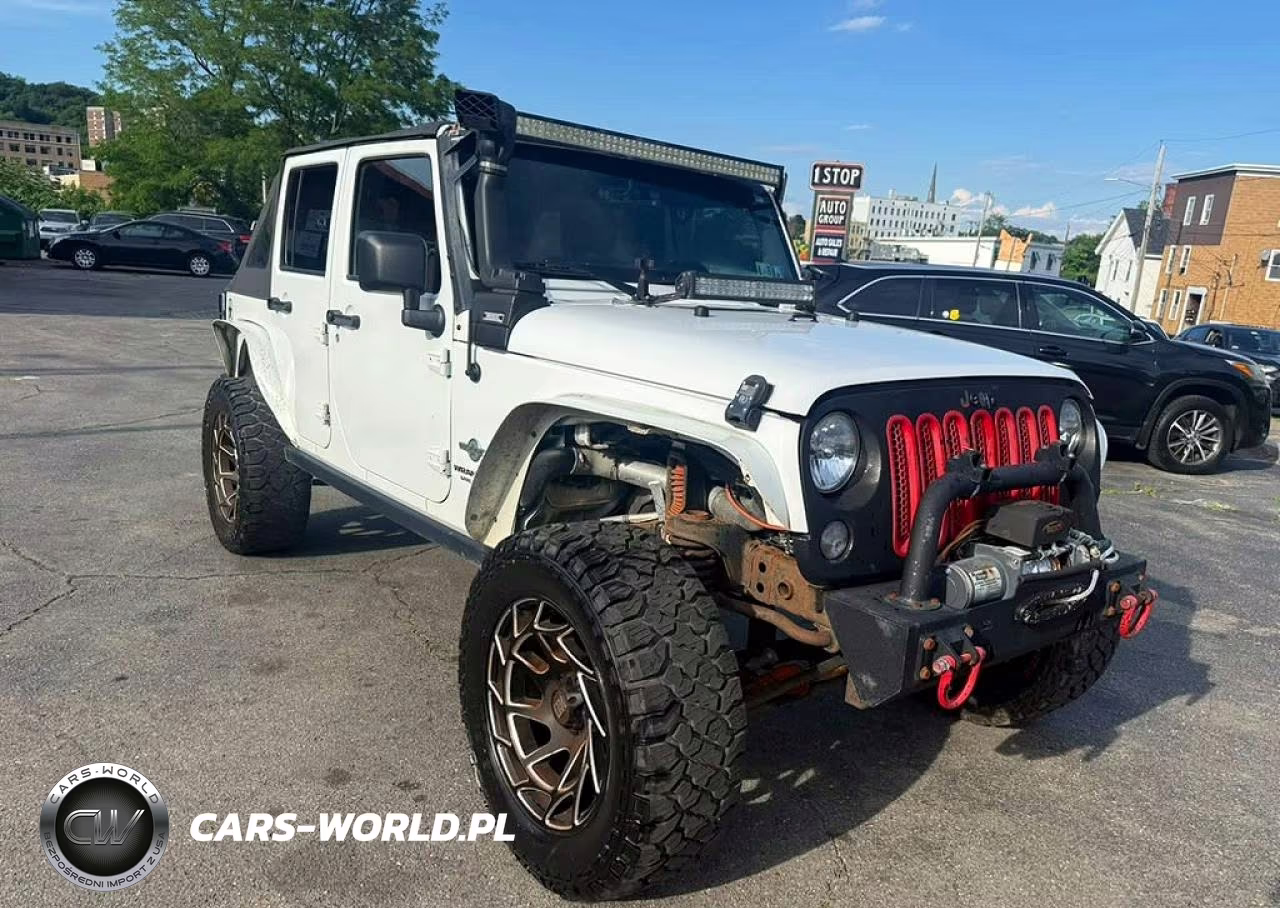 2014 Jeep Wrangler Unlimited Sport VIN:1C4BJWDG7EL203909 - 4