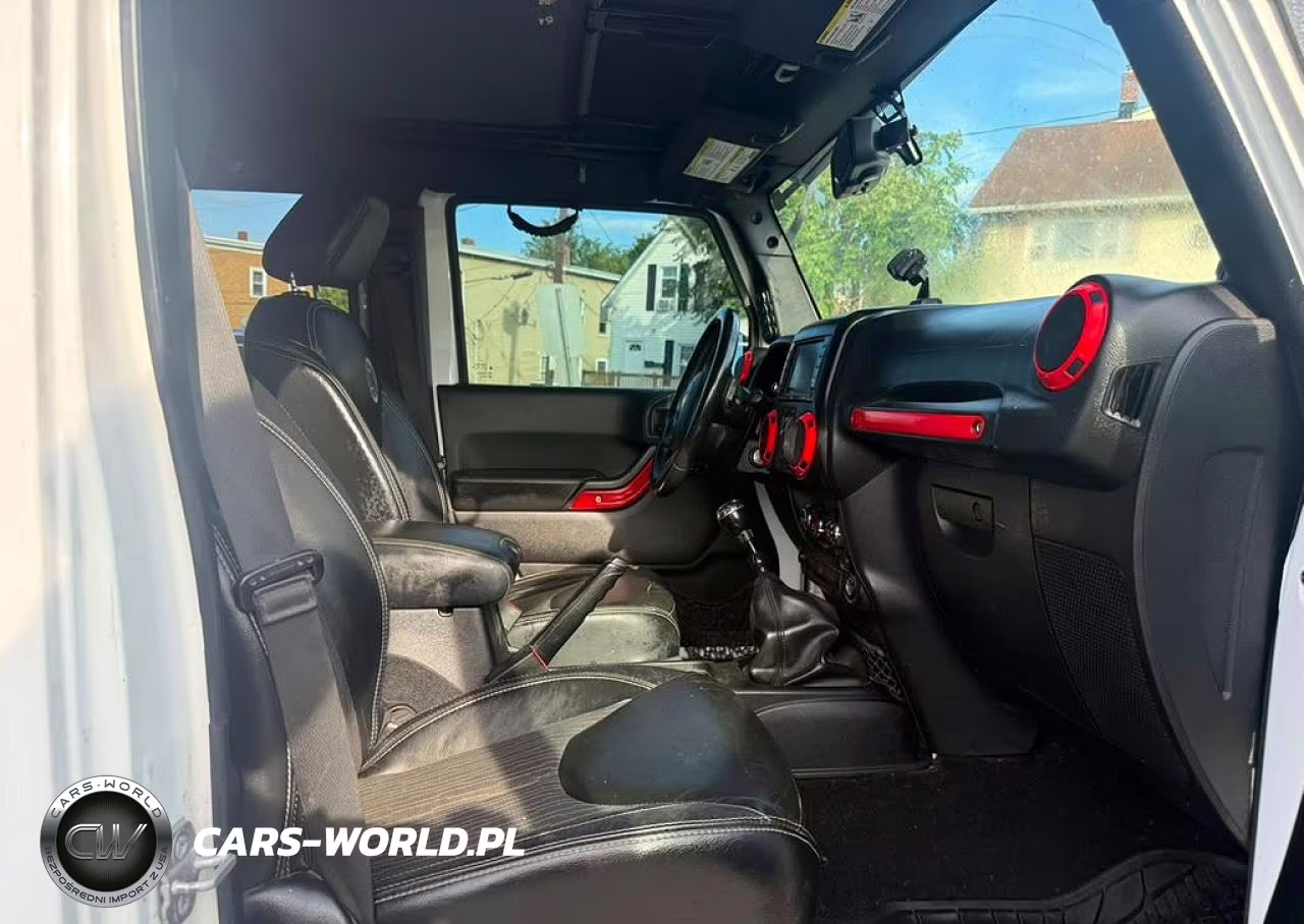 2014 Jeep Wrangler Unlimited Sport VIN:1C4BJWDG7EL203909 - 6
