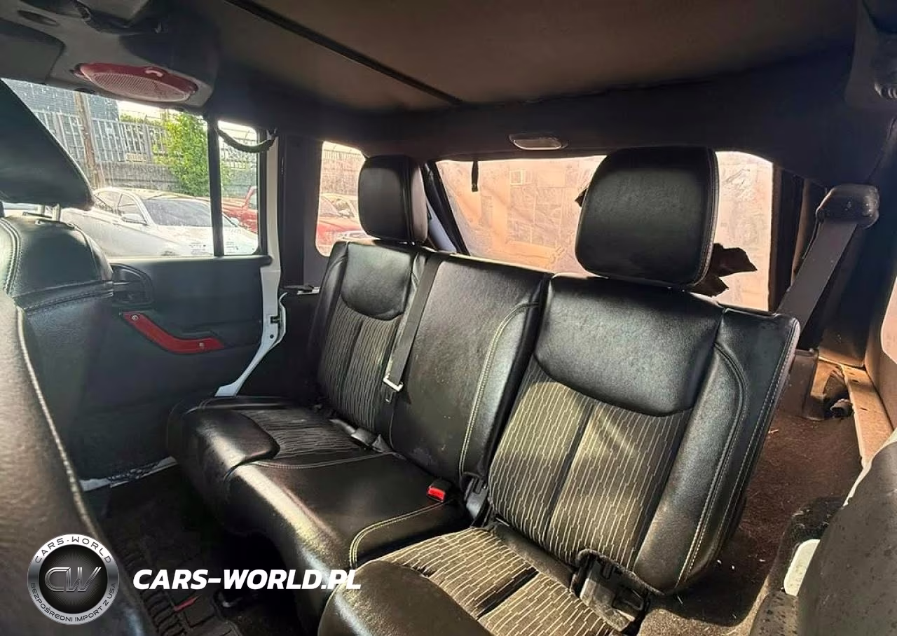 2014 Jeep Wrangler Unlimited Sport VIN:1C4BJWDG7EL203909 - 7