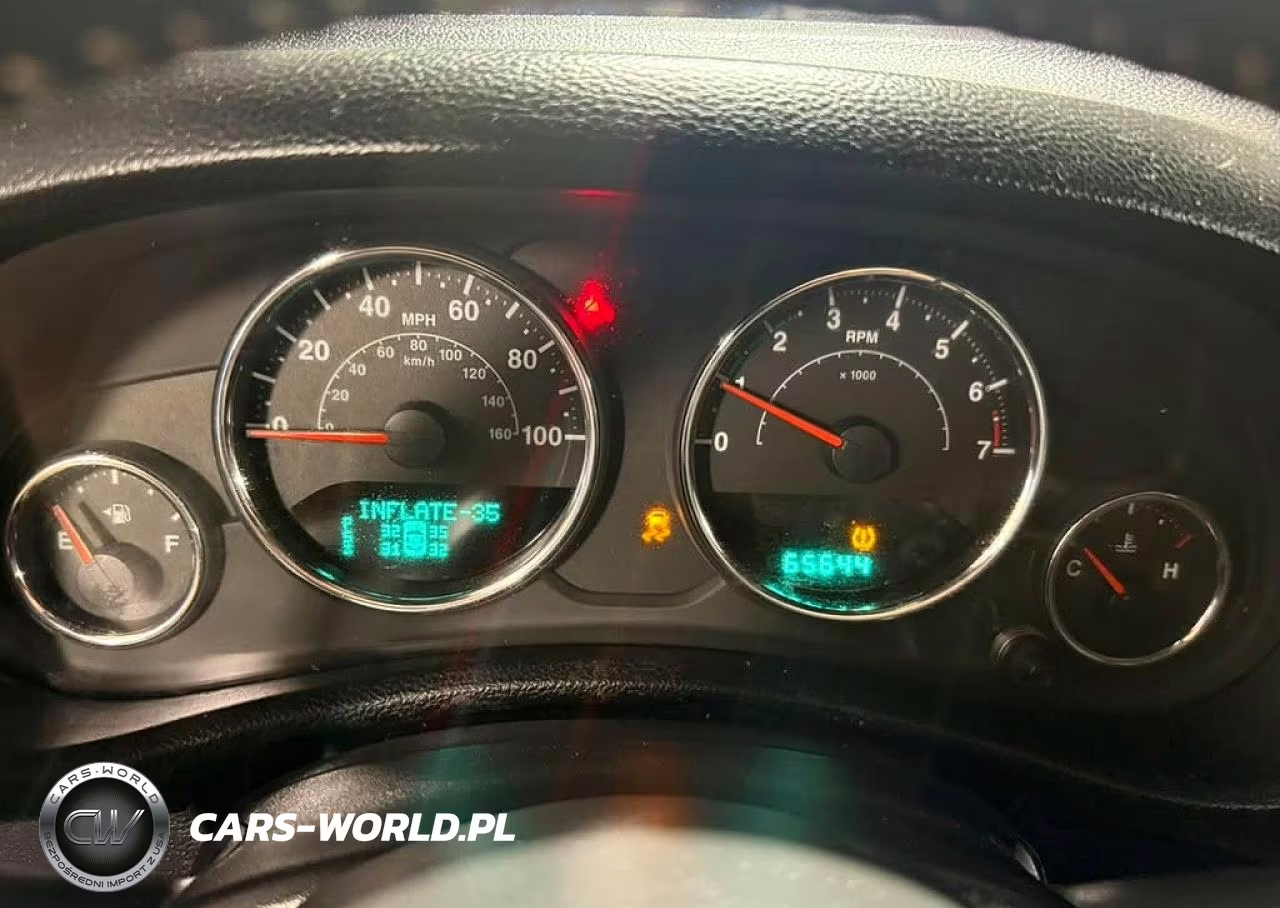 2014 Jeep Wrangler Unlimited Sport VIN:1C4BJWDG7EL203909 - 9