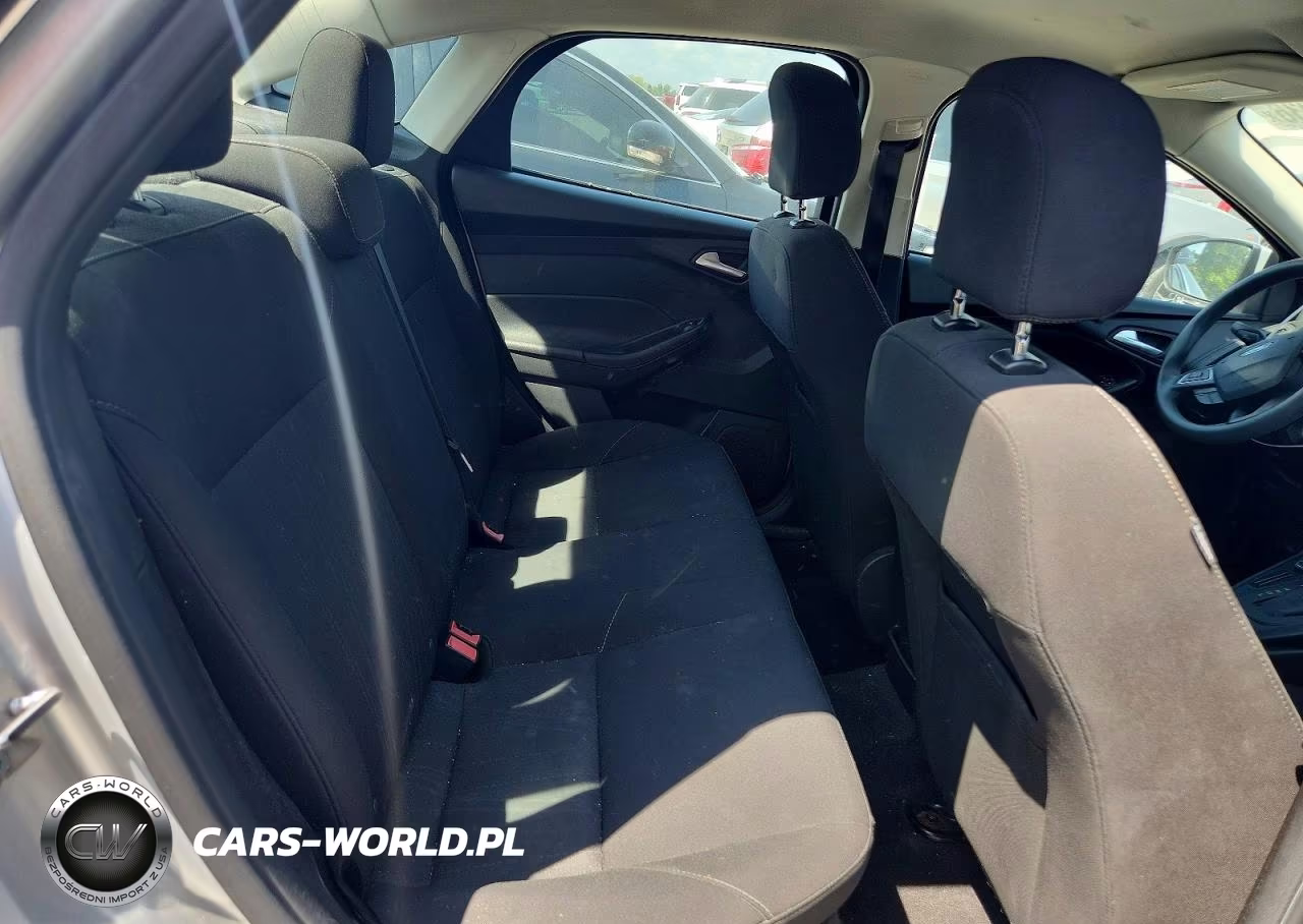 2016 Ford Focus Se VIN:1FADP3F29GL371079 - 10