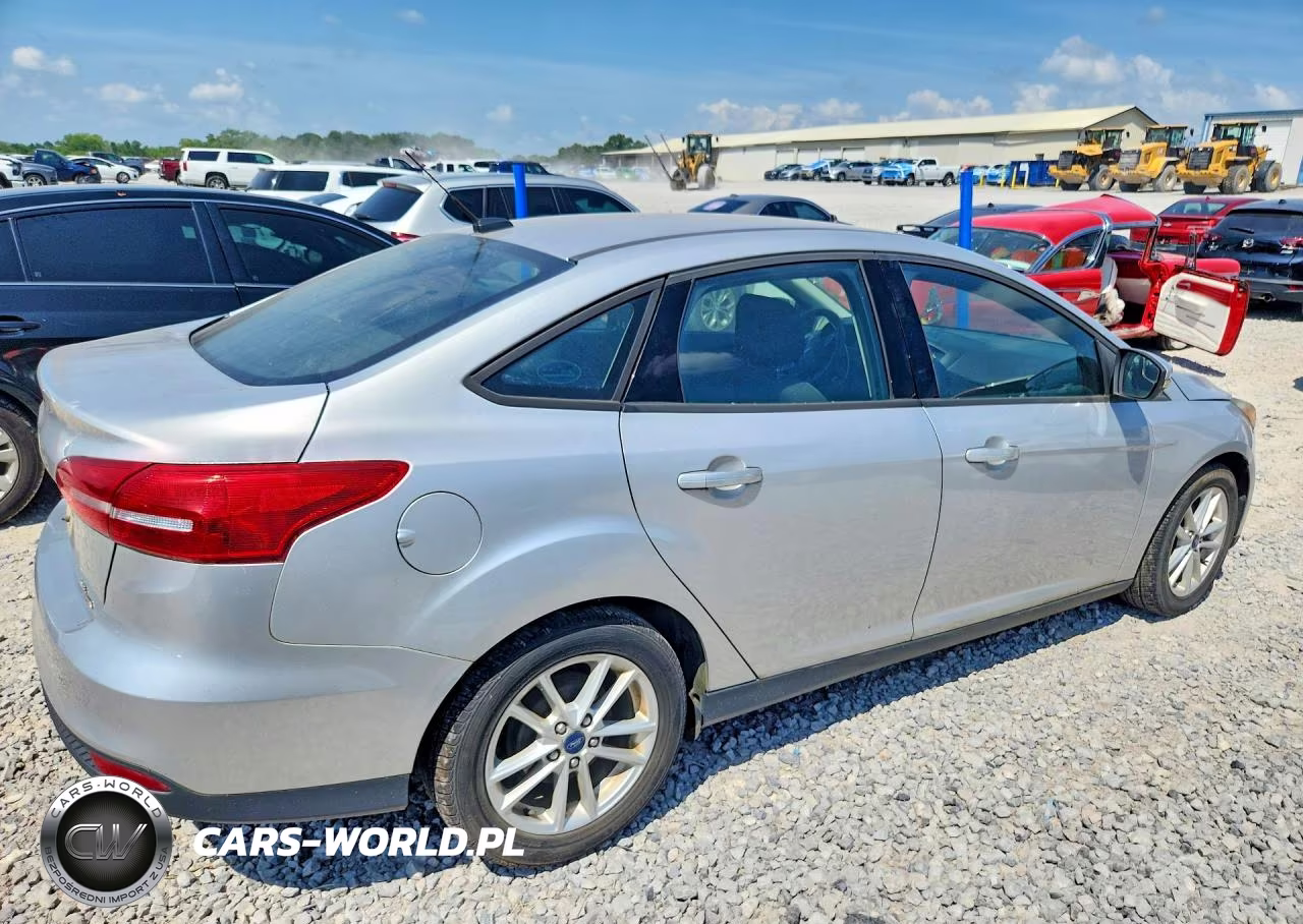 2016 Ford Focus Se VIN:1FADP3F29GL371079 - 3