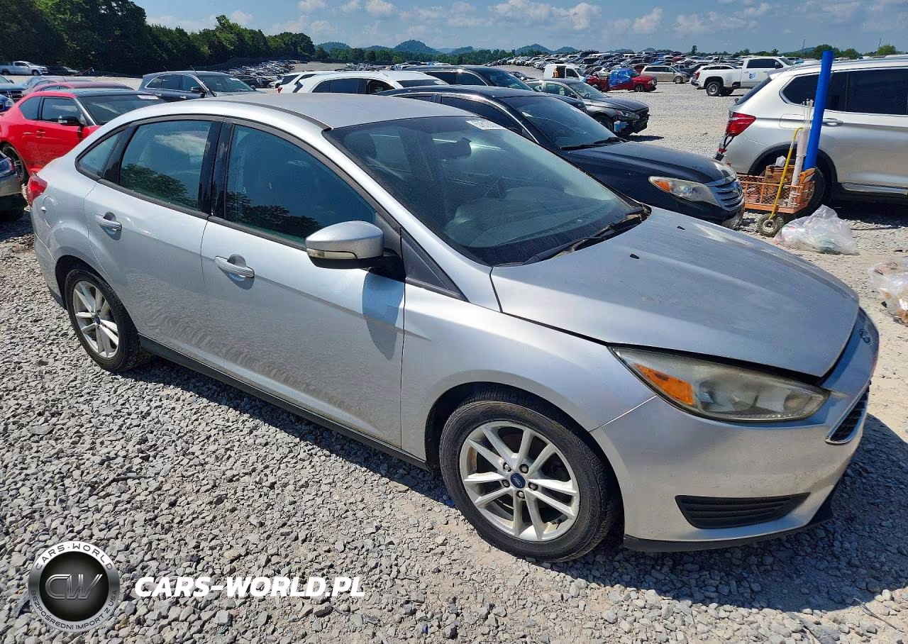 2016 Ford Focus Se VIN:1FADP3F29GL371079 - 4