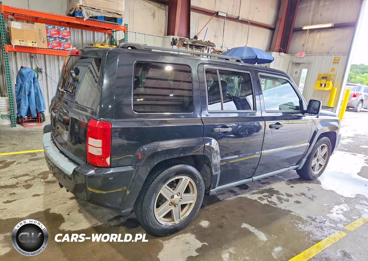 2008 Jeep Patriot Sport VIN:1J8FF28W18D607910 - 3
