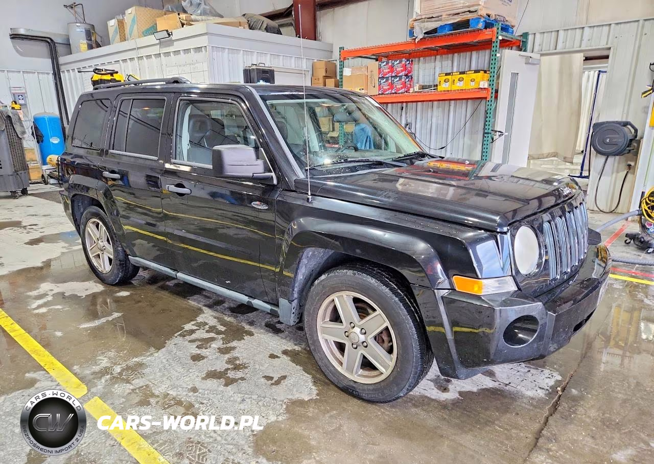 2008 Jeep Patriot Sport VIN:1J8FF28W18D607910 - 4