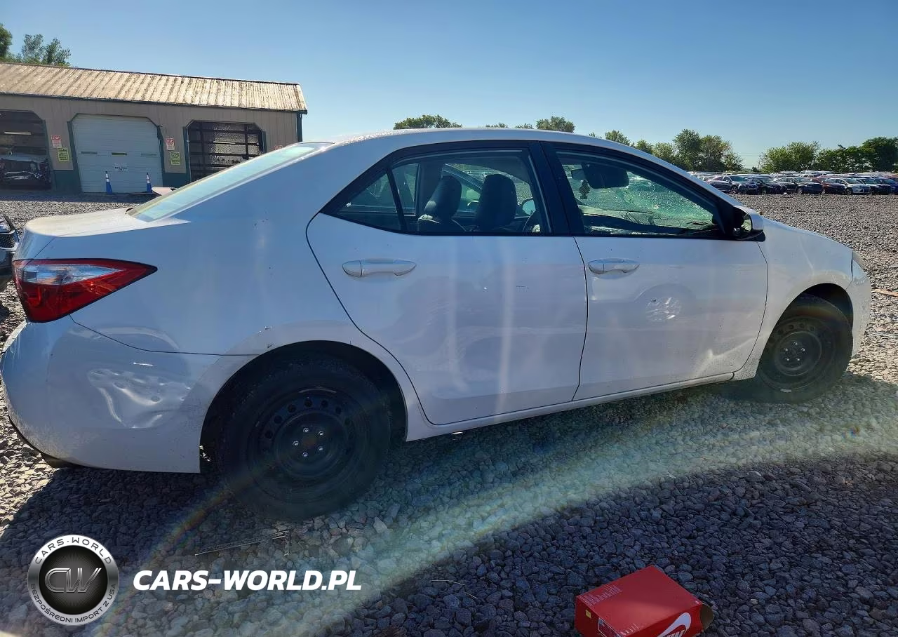 2015 Toyota Corolla Le VIN:5YFBURHE0FP245509 - 3