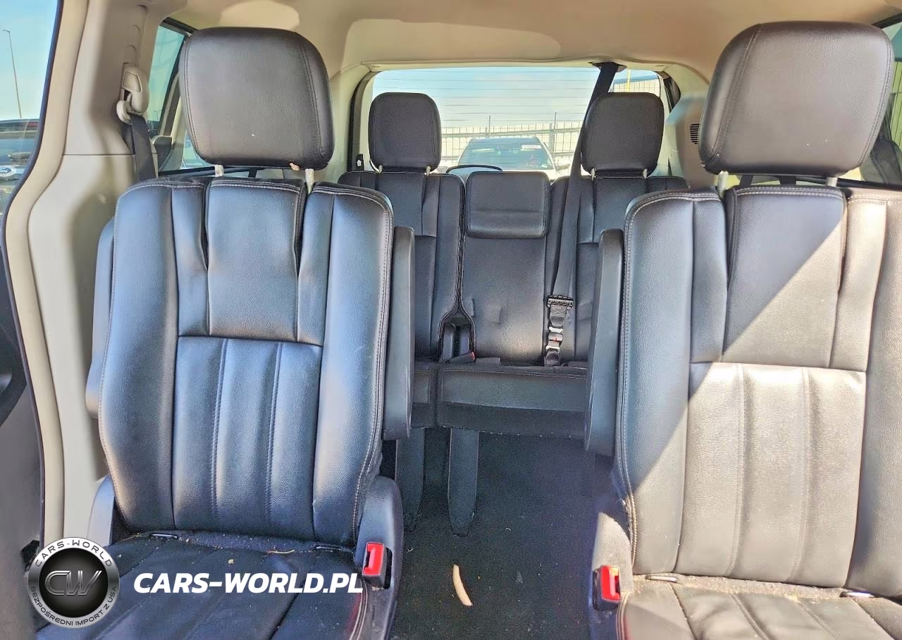 2016 Chrysler Town & Country Touring VIN:2C4RC1BG8GR205337 - 10