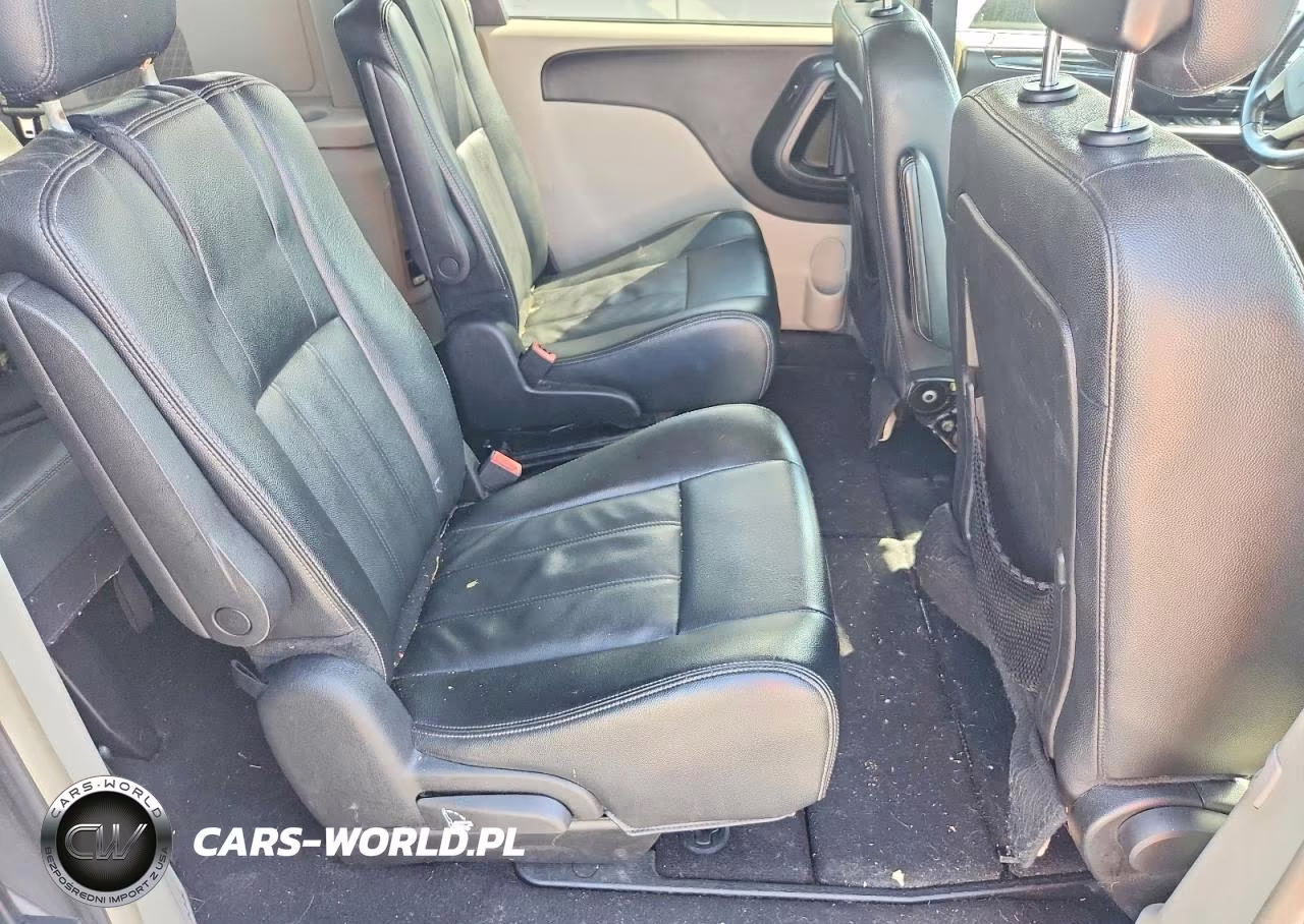 2016 Chrysler Town & Country Touring VIN:2C4RC1BG8GR205337 - 11