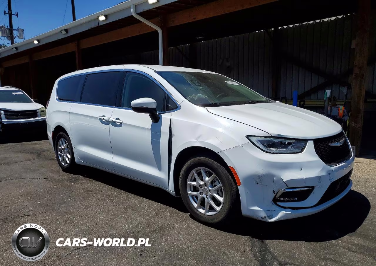 2023 Chrysler Pacifica Touring L VIN:2C4RC1BG2PR530596 - 4