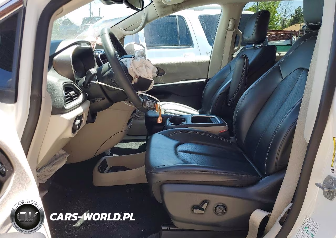 2023 Chrysler Pacifica Touring L VIN:2C4RC1BG2PR530596 - 7