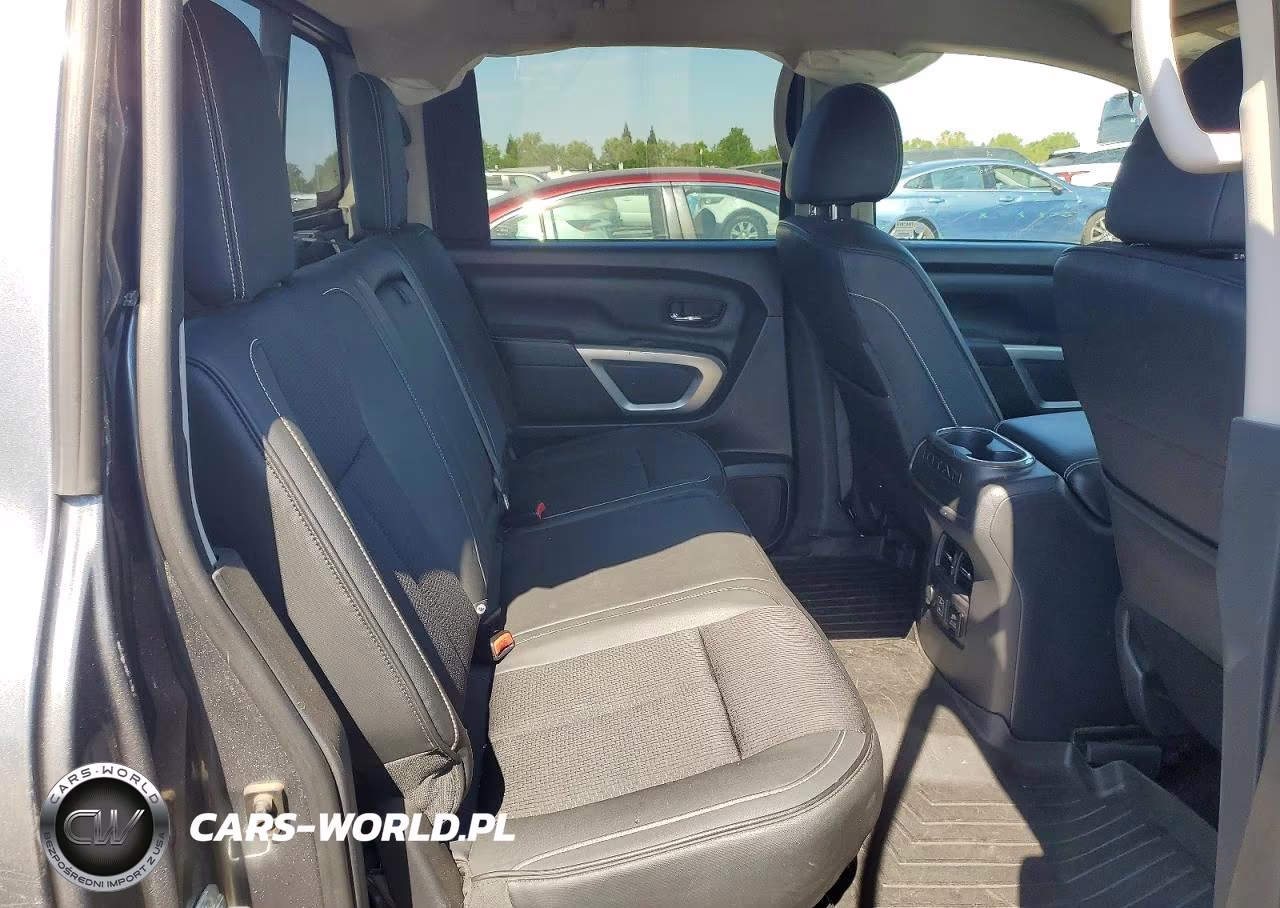 2019 Nissan Titan Pro-4X VIN:1N6AA1E54KN519809 - 10