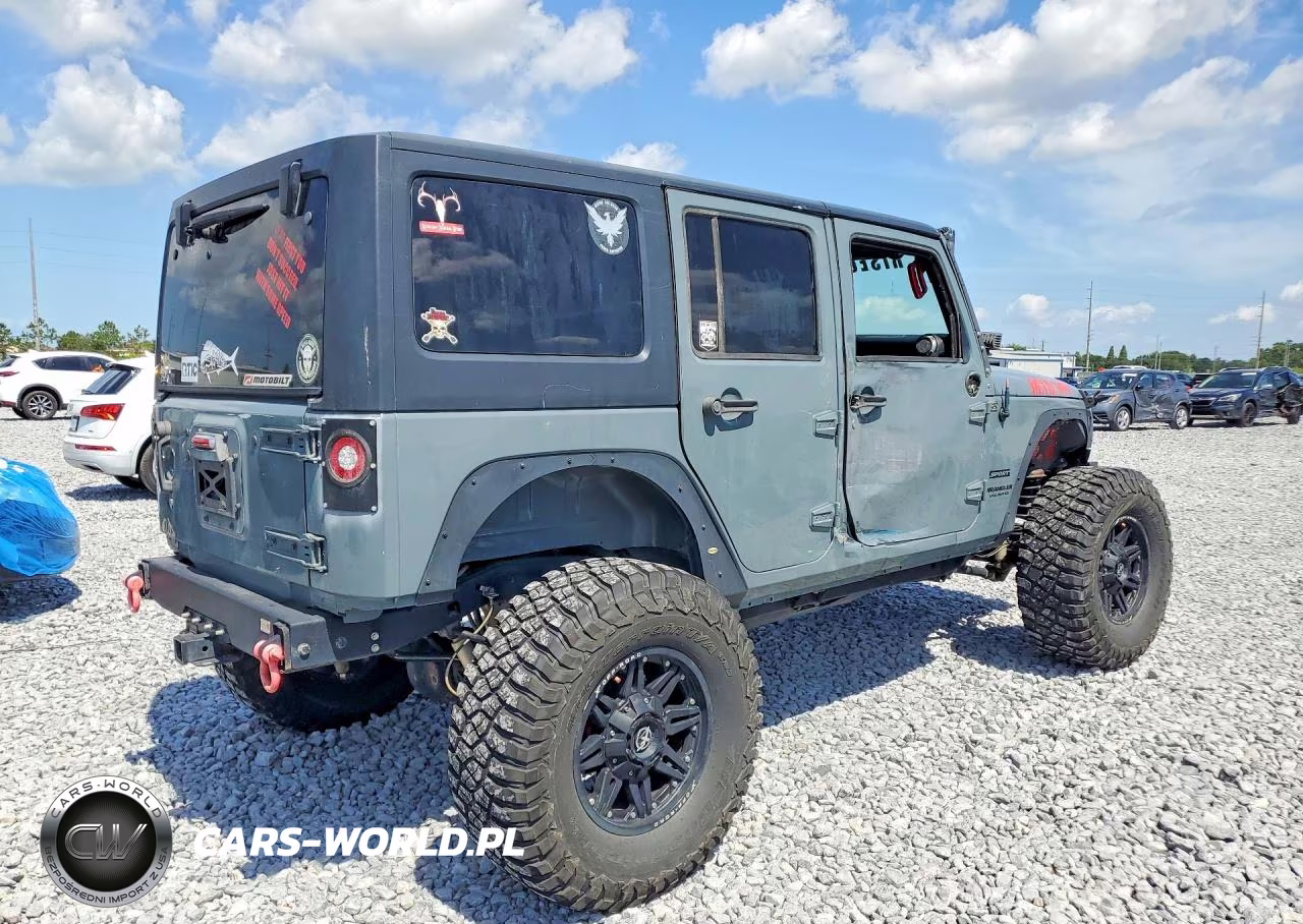 2015 Jeep Wrangler Unlimited Sport VIN:1C4BJWDG6FL726422 - 3