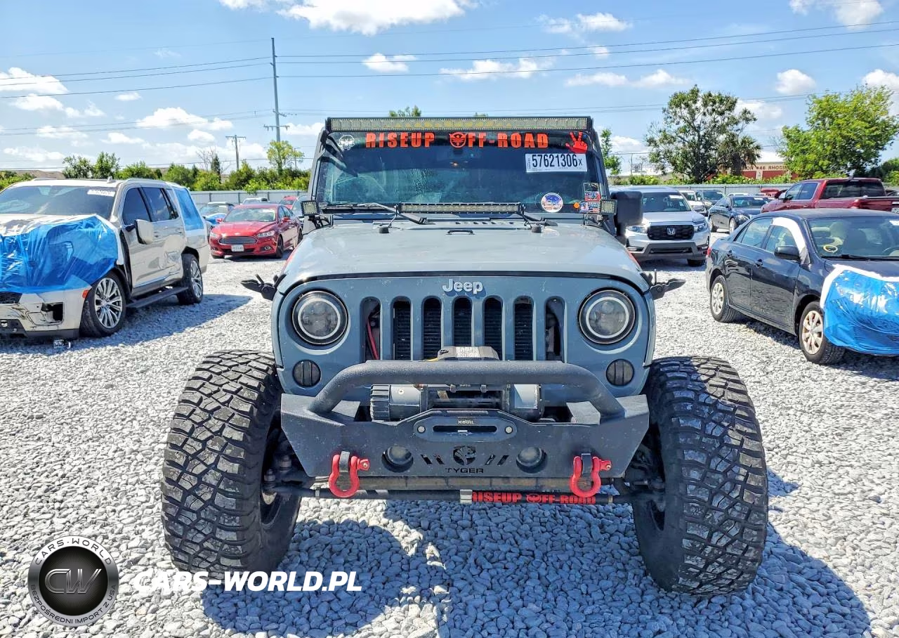2015 Jeep Wrangler Unlimited Sport VIN:1C4BJWDG6FL726422 - 5