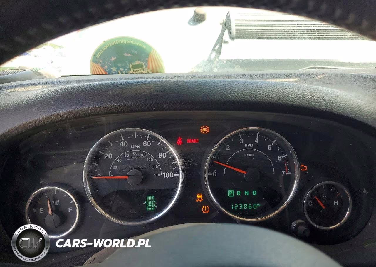 2015 Jeep Wrangler Unlimited Sport VIN:1C4BJWDG6FL726422 - 9