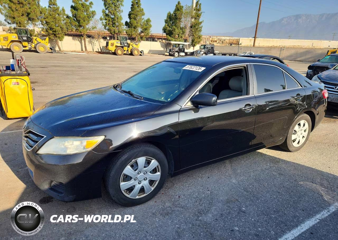 2011 Toyota Camry Le – zdjęcie 1 z 12