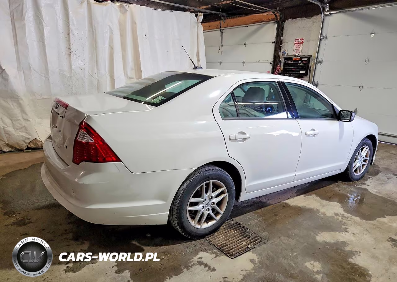 2012 Ford Fusion S VIN:3FAHP0GA5CR142710 - 3