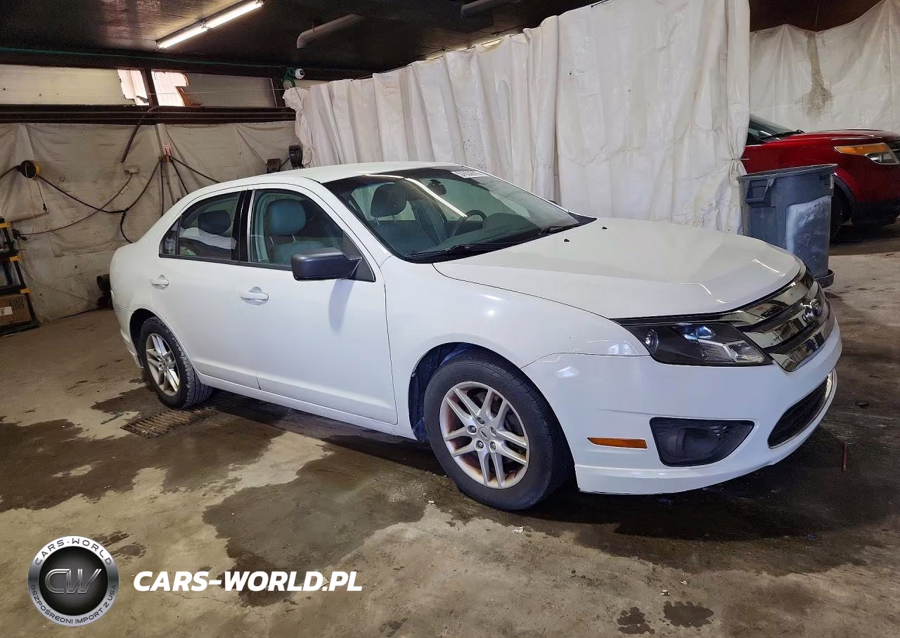 2012 Ford Fusion S VIN:3FAHP0GA5CR142710 - 4