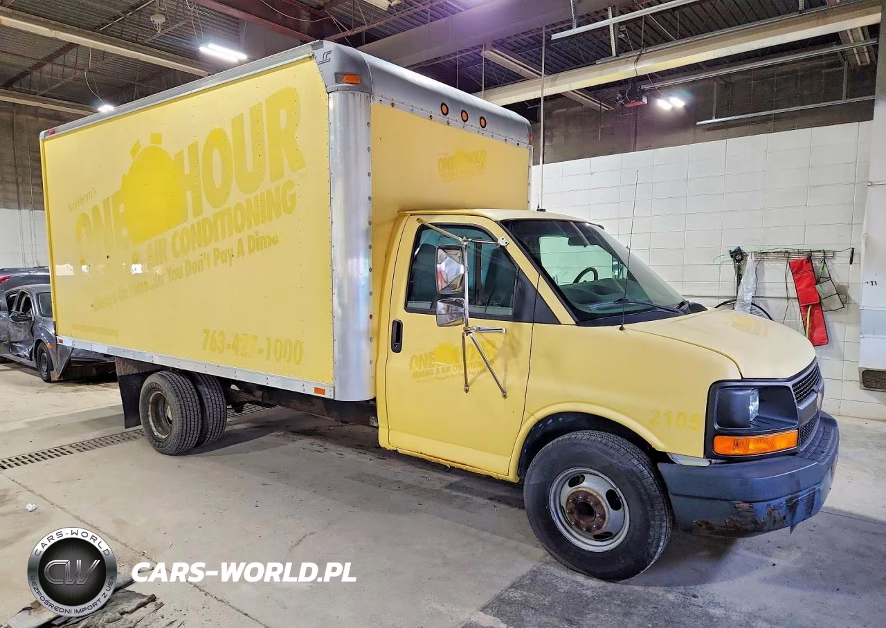 2004 Chevrolet Expres3500 Box Truck VIN:1GBJG31U641129965 - 4