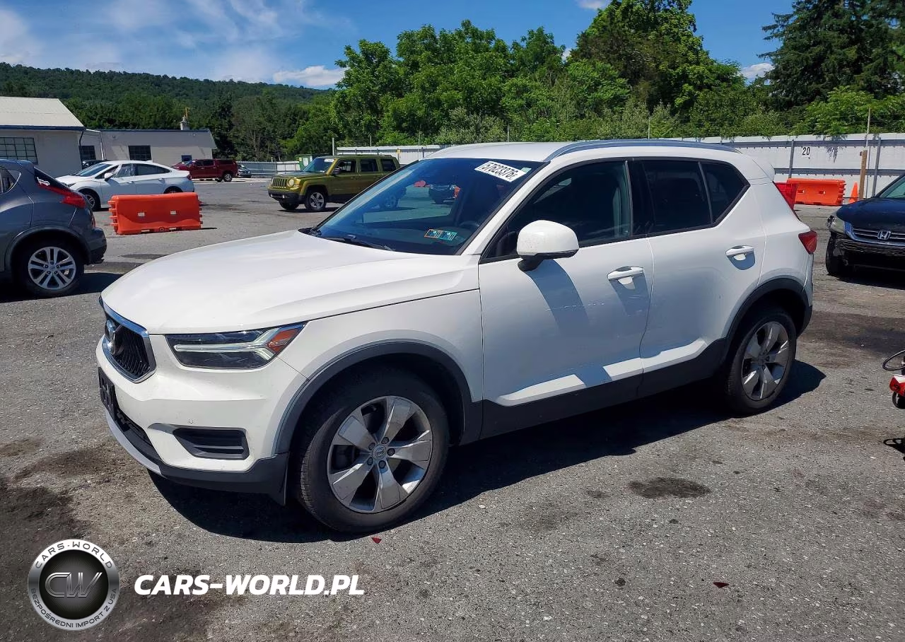 2020 Volvo Xc40 T4 Momentum – zdjęcie 1 z 13