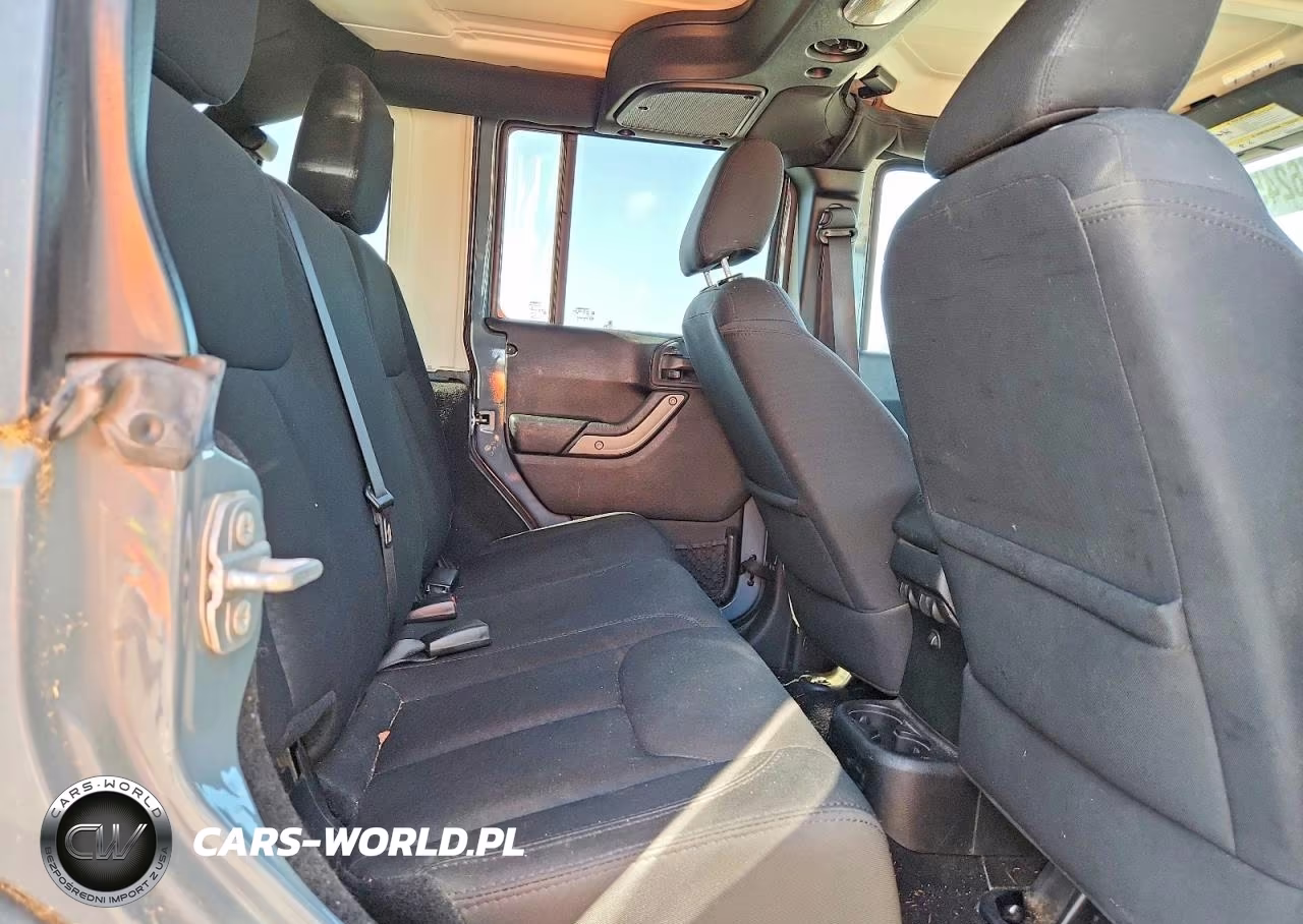 2015 Jeep Wrangler Unlimited Sport VIN:1C4BJWDG9FL556539 - 11