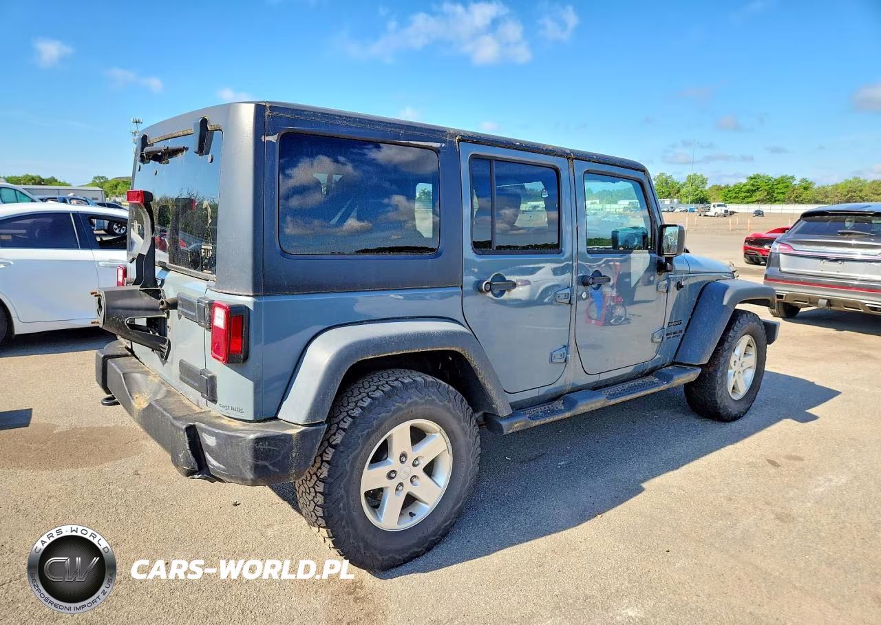 2015 Jeep Wrangler Unlimited Sport VIN:1C4BJWDG9FL556539 - 3